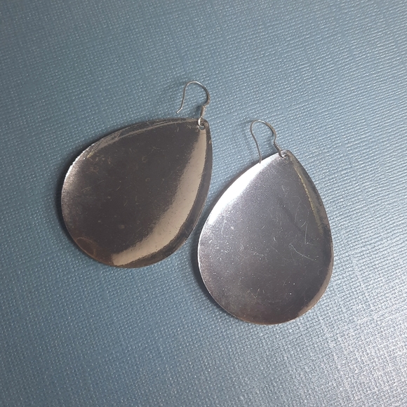 Large Silver teardrop laser earrings - Picture 3 of 7